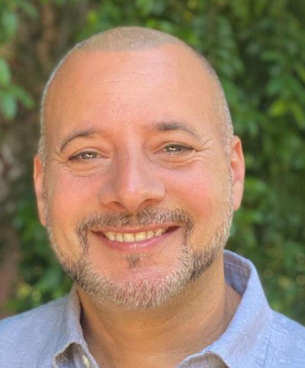 Christian Piker, bilingual Certified Clinical Hypnotherapist and Cognitive Behavioral Coach